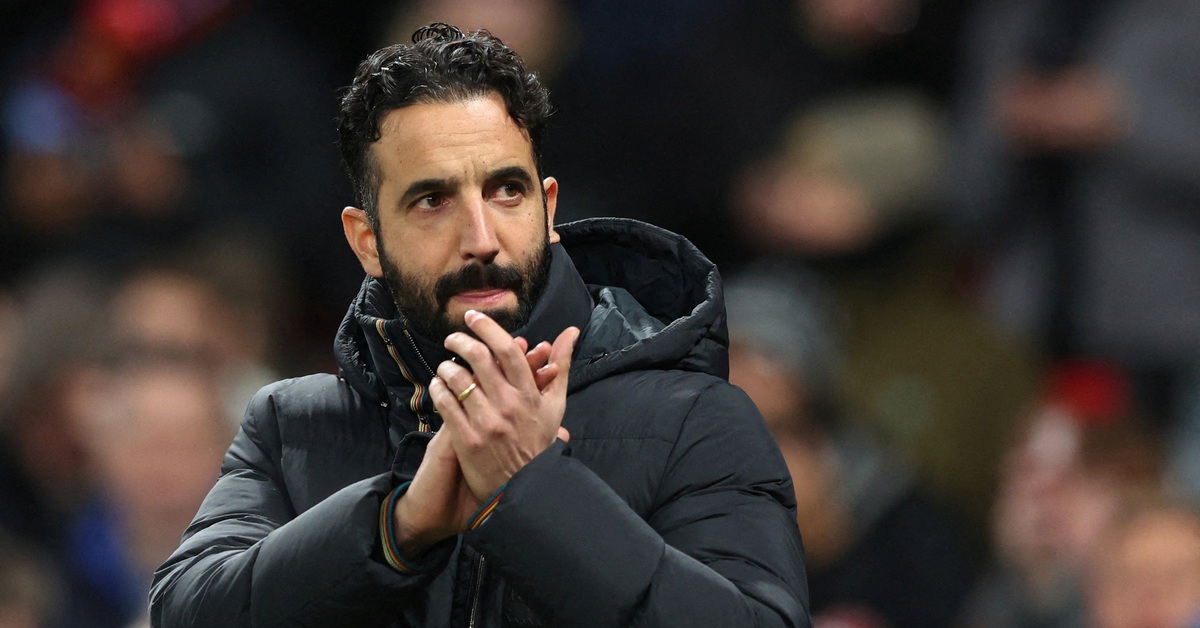 Sai lầm biến cựu HLV Man United thành cầu thủ của Genoa