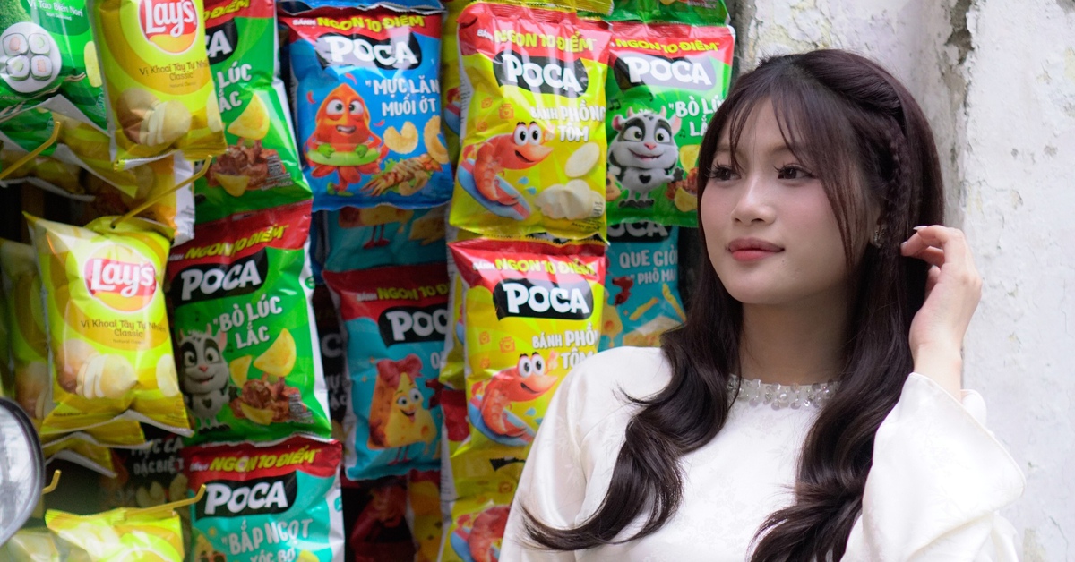 Quán trà đá vỉa hè có gì mà nàng thơ chen chân chụp ảnh?