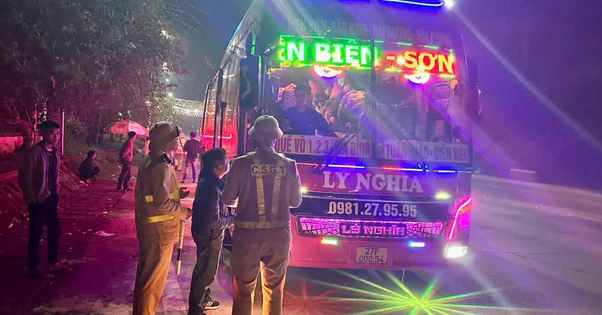 Nhiều xe khách nhồi nhét gấp đôi, gấp ba