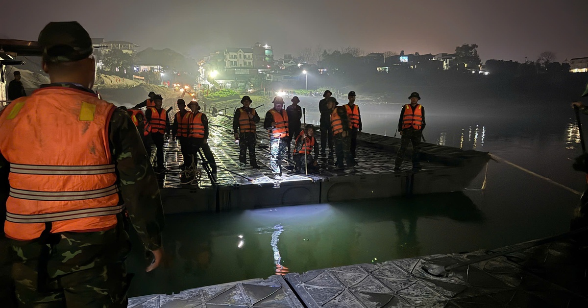 Lắp cầu phao sông Lô 'thần tốc', đại tướng Phan Văn Giang gửi thư biểu dương các lực lượng tham gia