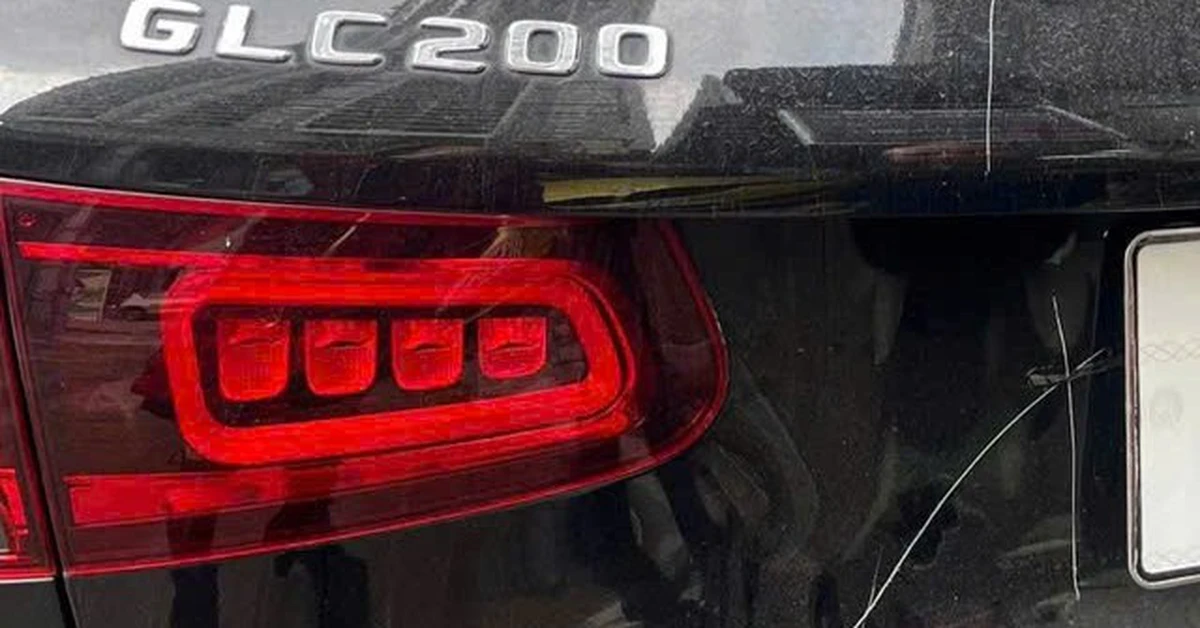 Khởi tố vụ án đập gương, cào xước xe Mercedes Benz đỗ trước nhà dân ở Hà Nội