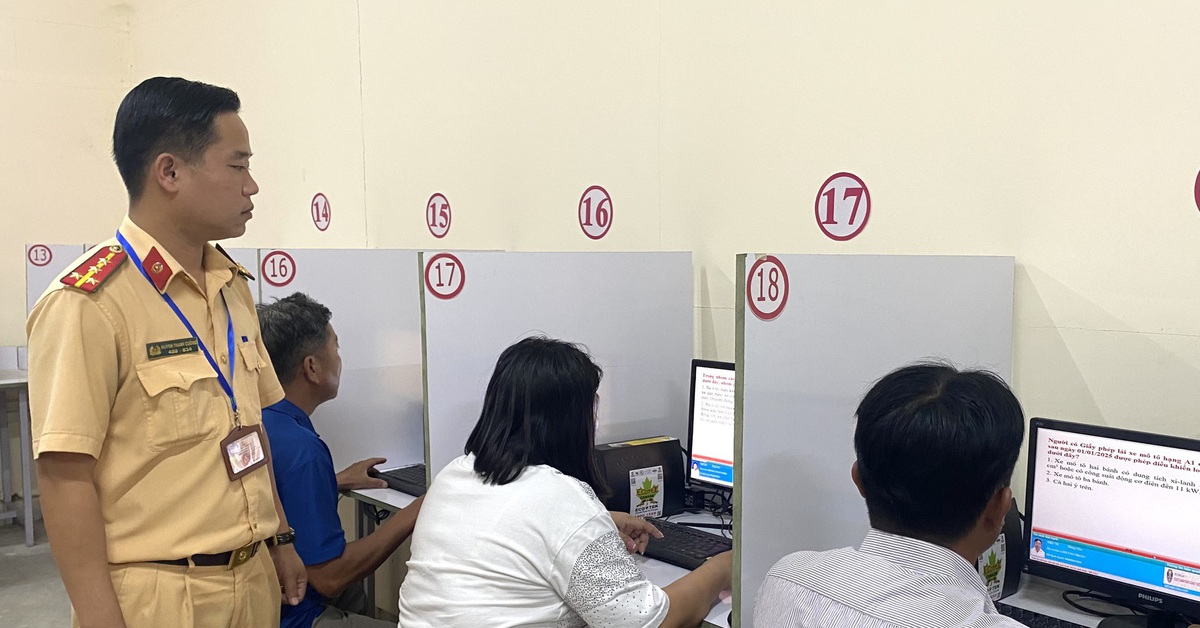 Công an Cần Thơ tổ chức thi bằng lái xe máy cho bà con vùng xa