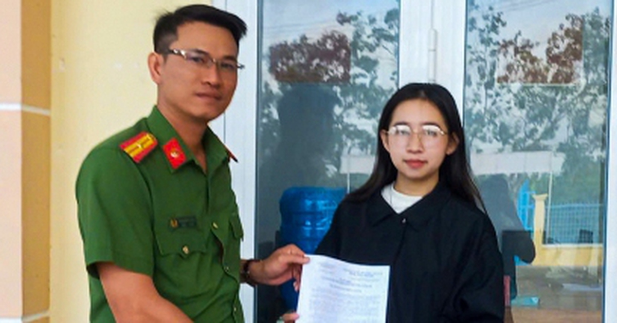 Từ lá đơn viết tay, cô gái 2K biến ước mơ khoác áo công an thành hiện thực