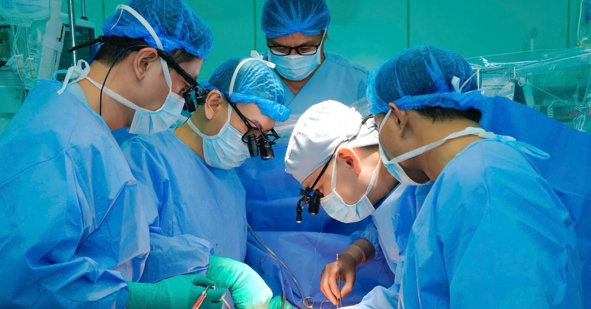 Trên đường về quê, nhiều nhân viên y tế quay lại bệnh viện thực hiện thành công 4 ca ghép tạng