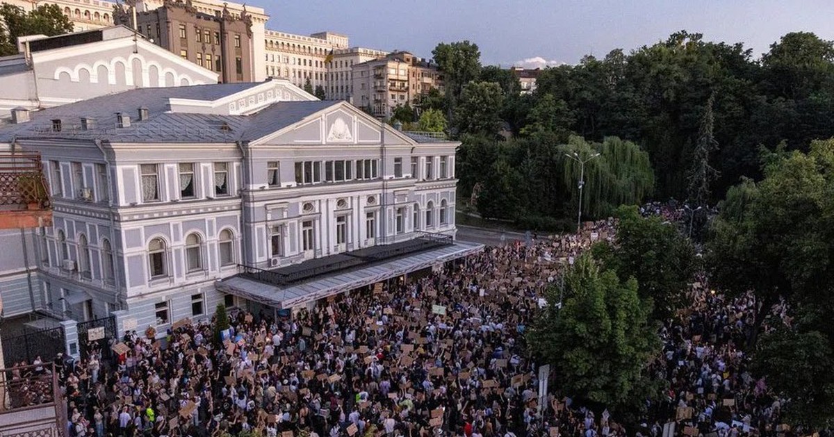 Cựu bộ trưởng Ukraine bị tạm giữ do nghi liên quan đại án tham nhũng