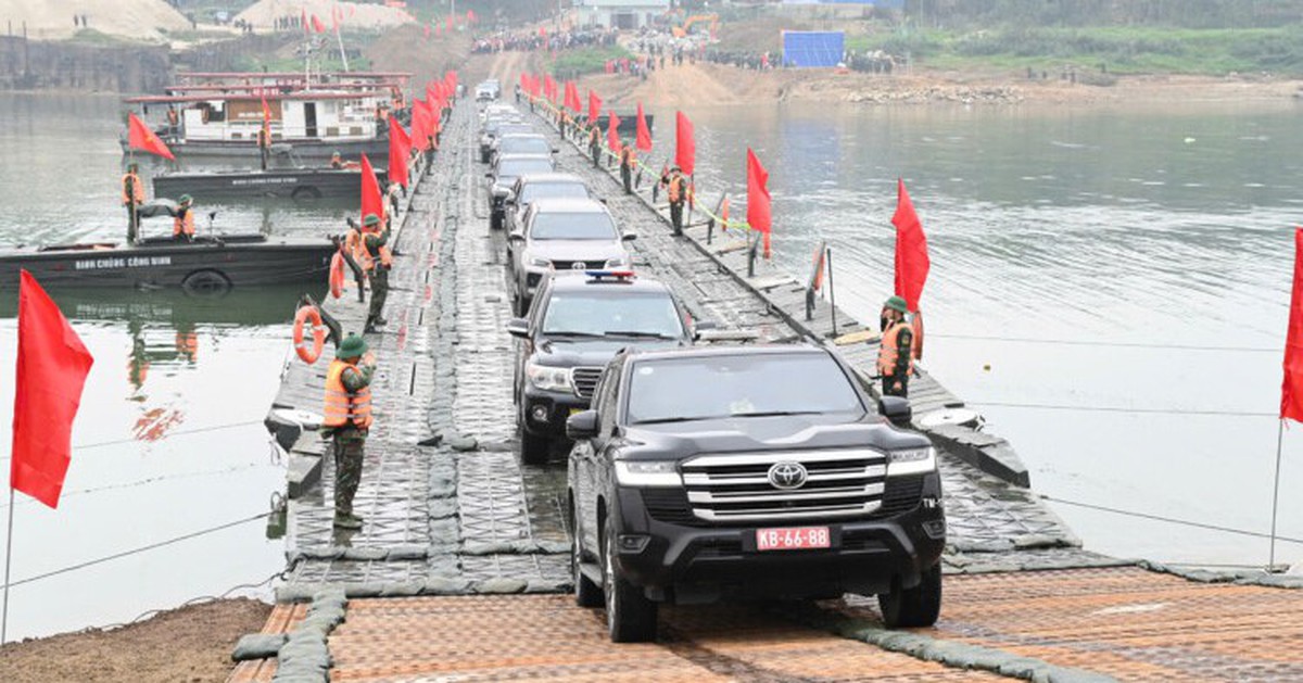 Chính thức thông xe cầu phao sông Lô