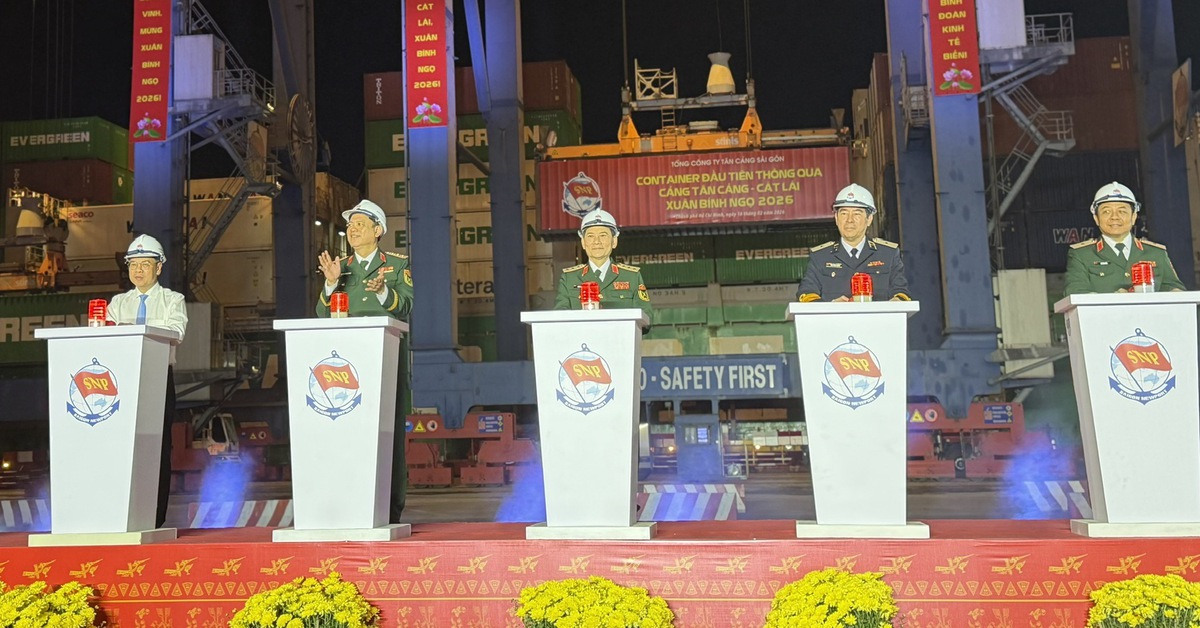 Giao thừa nhộn nhịp tại Cát Lái: những chuyến tàu hàng đầu xuân, tăng tốc sản xuất