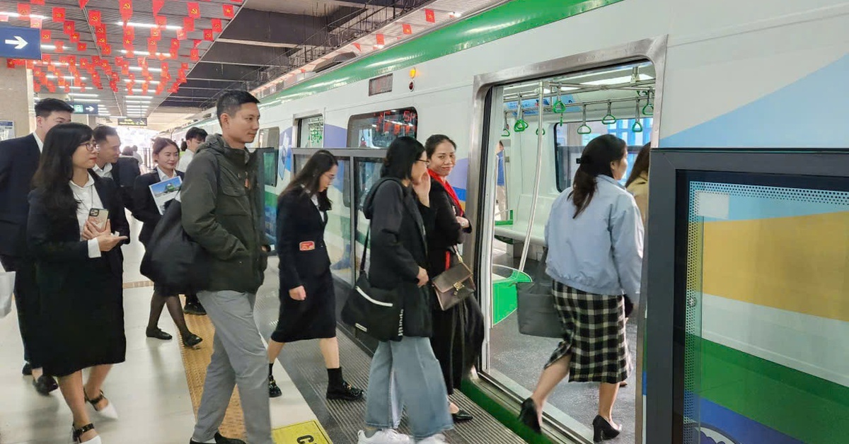 Metro Hà Nội chạy đến 2h sáng mùng 1 Tết, miễn phí vé buýt và tàu đến hết mùng 6