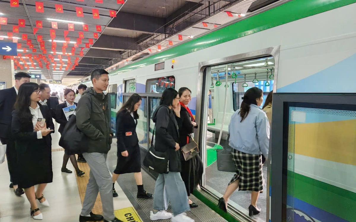 Metro Hà Nội chạy đến 2h sáng mùng 1 Tết, miễn phí vé buýt và tàu đến hết mùng 6