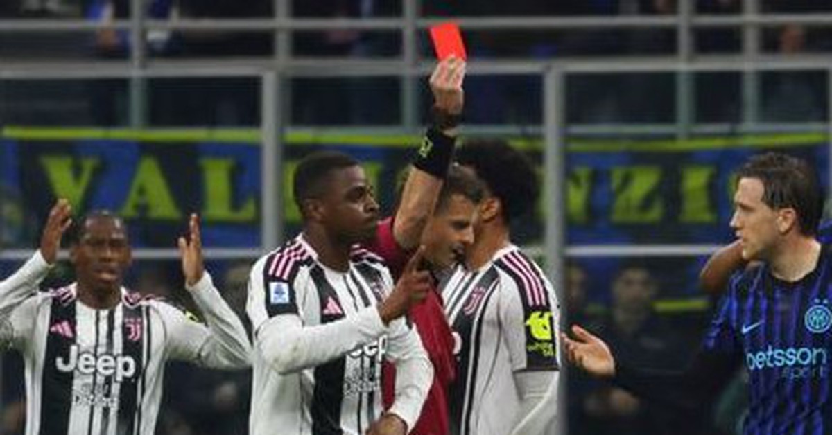 Trọng tài Serie A bị dọa giết vì rút thẻ đỏ 'oan ức' cho cầu thủ Juventus