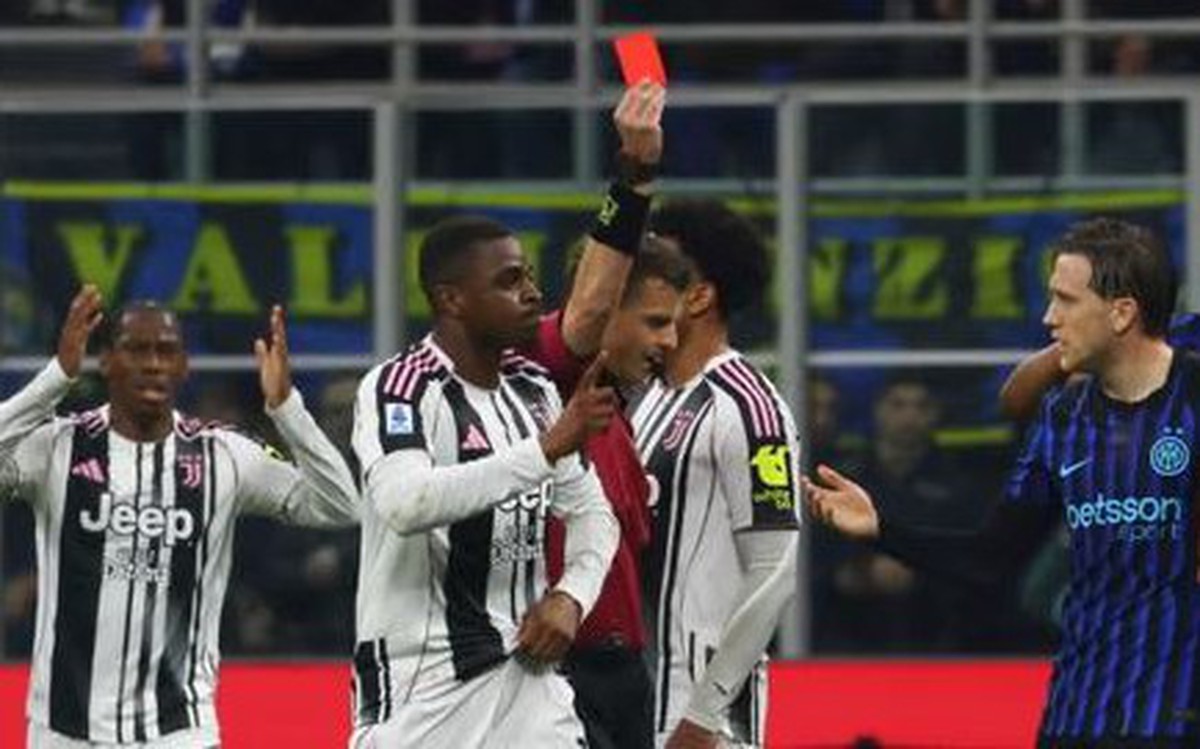 Trọng tài Serie A bị dọa giết vì rút thẻ đỏ 'oan ức' cho cầu thủ Juventus