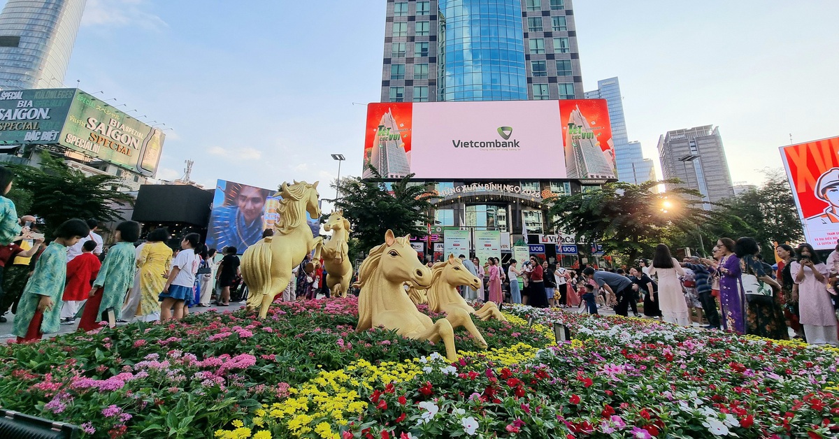 Vietcombank đồng hành Đường hoa Nguyễn Huệ, lan tỏa “Tết Cực Vui”