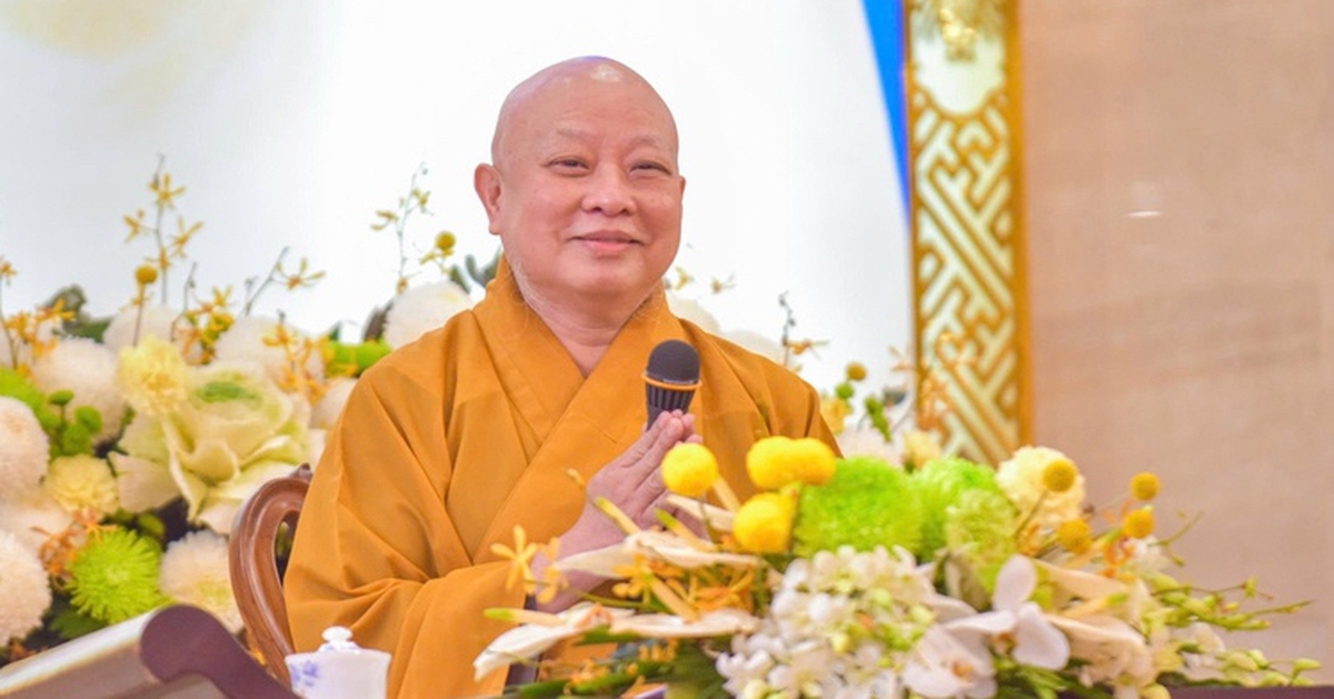 Hòa thượng Thích Lệ Trang nói về nguồn gốc, cách thức làm lễ giao thừa và tục chọn người 'xông đất'