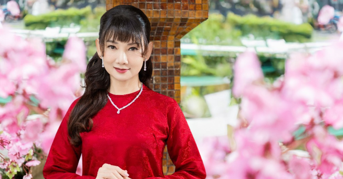 NSND Mỹ Uyên gởi đến bạn đọc báo Tuổi Trẻ lời chúc mạnh khỏe, bình an