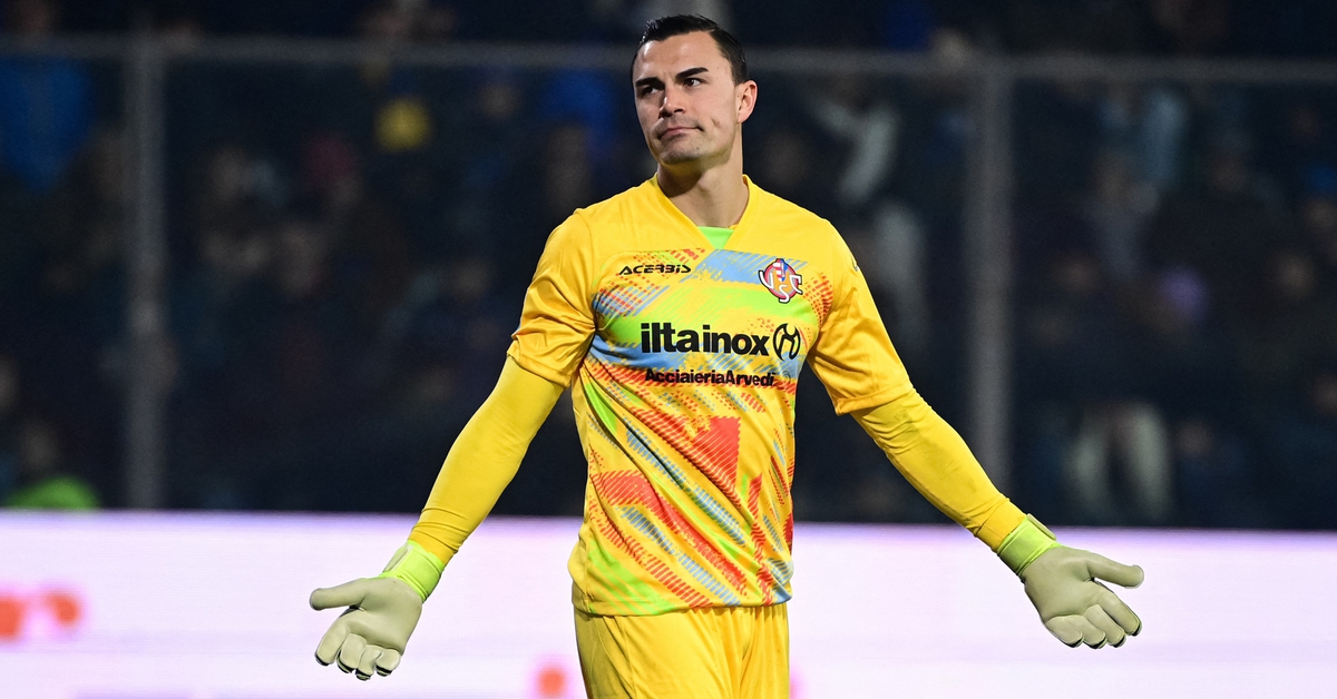 Thủ môn tuyển Indonesia nhận vinh dự to lớn tại Serie A