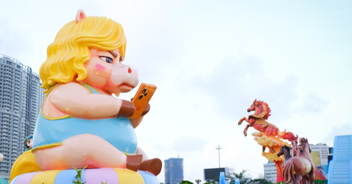 Lời chúc, câu đối Tết theo khuôn khổ truyền thống hay chấp nhận sự sáng tạo, 'phá cách'?