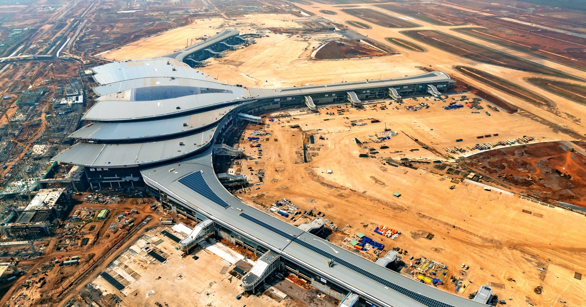 Bàn tay Việt nâng 'cánh sen thép' Long Thành