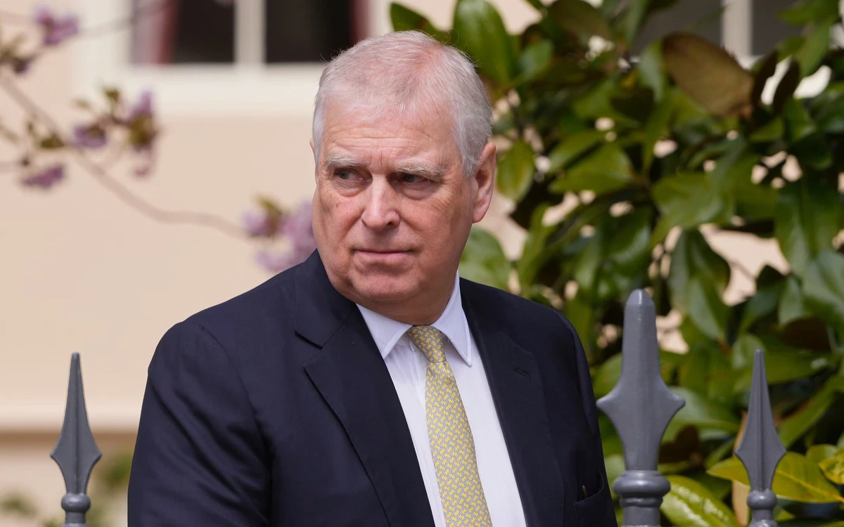 Em trai Vua Charles bị bắt vì tuồn tài liệu mật cho Epstein