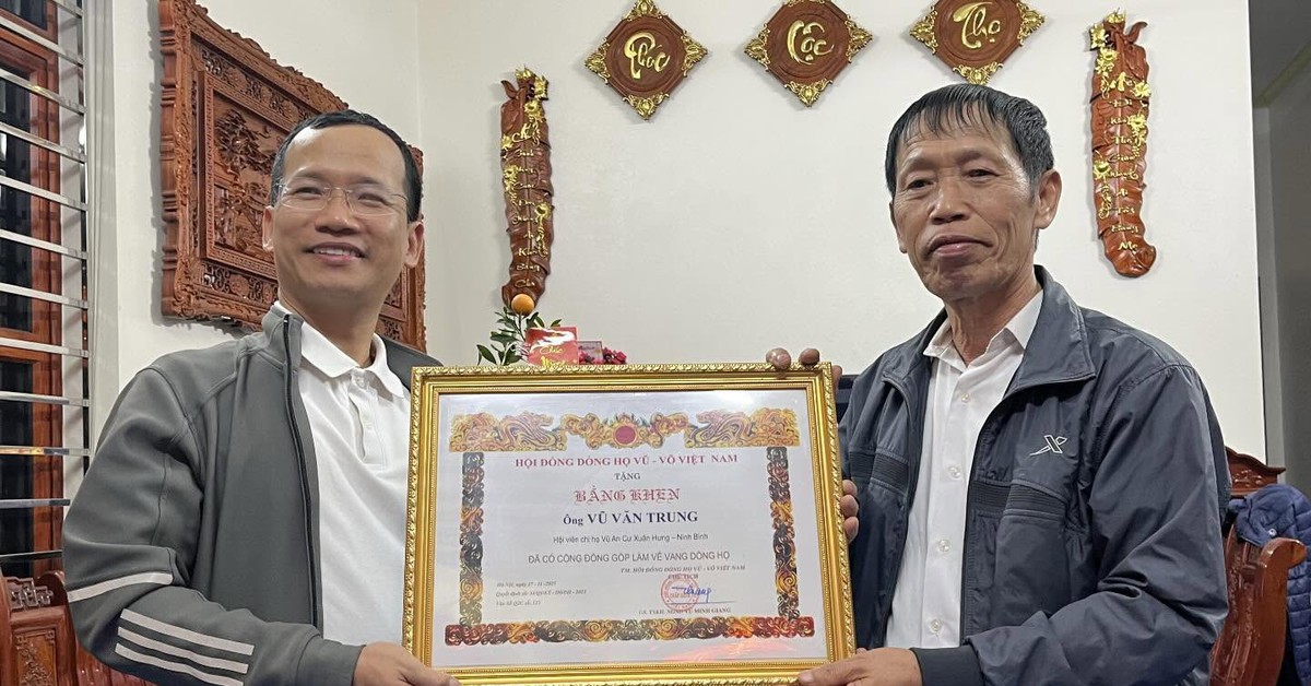 'Ông nội quốc dân' tổ chức trò chơi cho các cháu ngày Tết được cộng đồng mạng khen nức nở