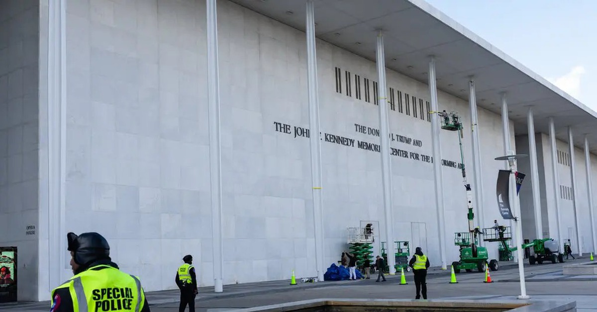Ông Trump đóng cửa Trung tâm Kennedy hai năm để đại tu