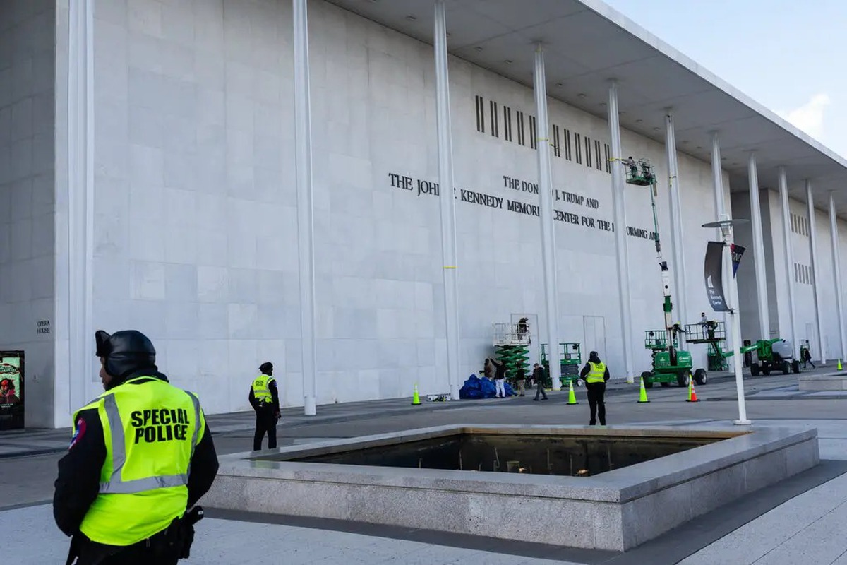 Ông Trump đóng cửa Trung tâm Kennedy hai năm để đại tu