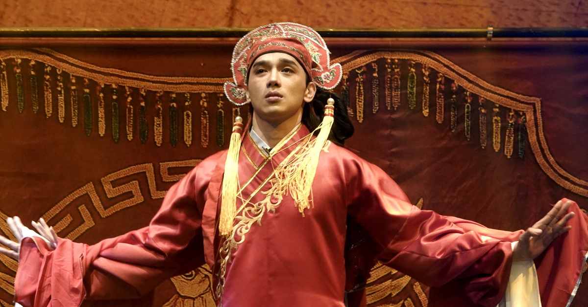 Thuận Nguyễn nhận tin bà mất vẫn phải gạt nước mắt bước lên sân khấu