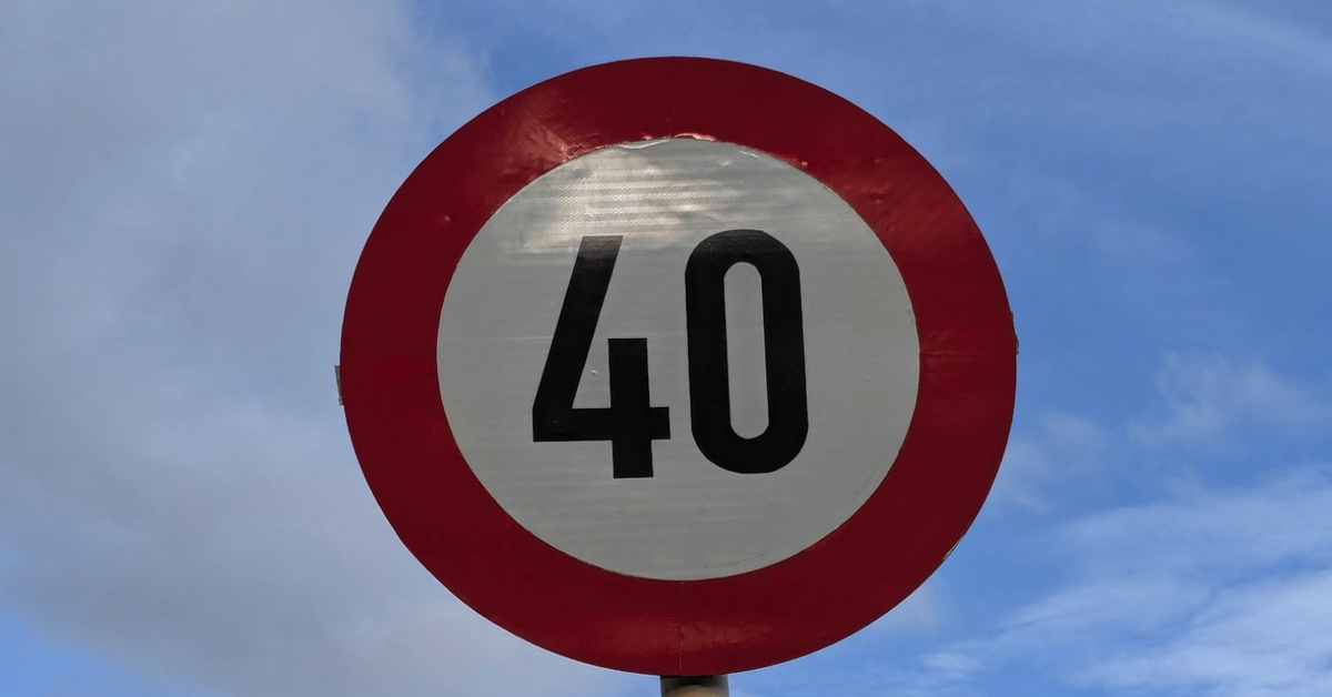 Vụ biển hạn chế tốc độ cắm dày đặc trên quốc lộ 19: Bạn đọc mong các tỉnh rà soát, gỡ bỏ