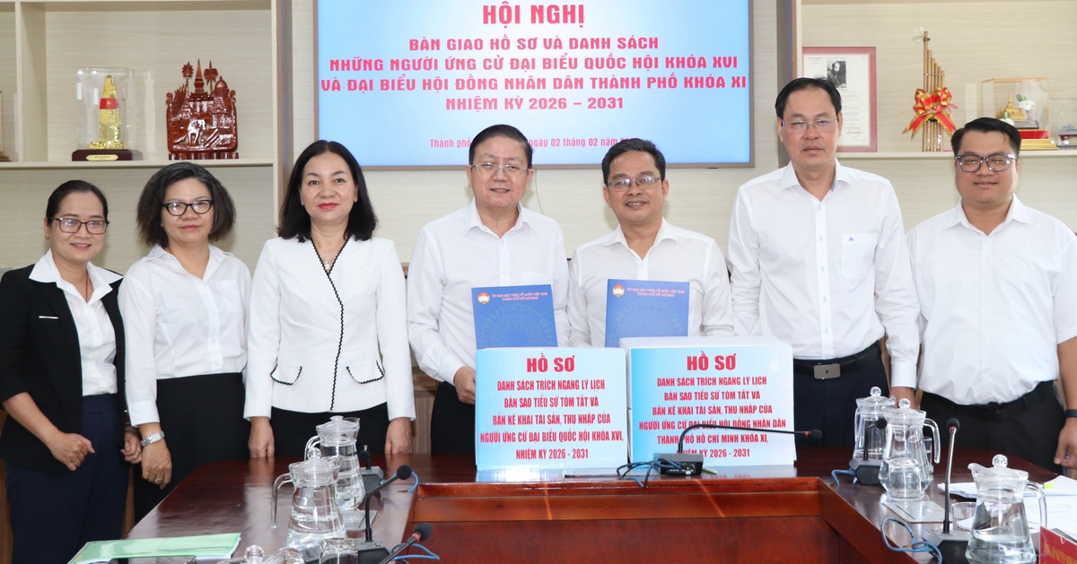 Bàn giao hồ sơ 282 người ứng cử đại biểu Quốc hội và HĐND TP.HCM để Mặt trận hiệp thương