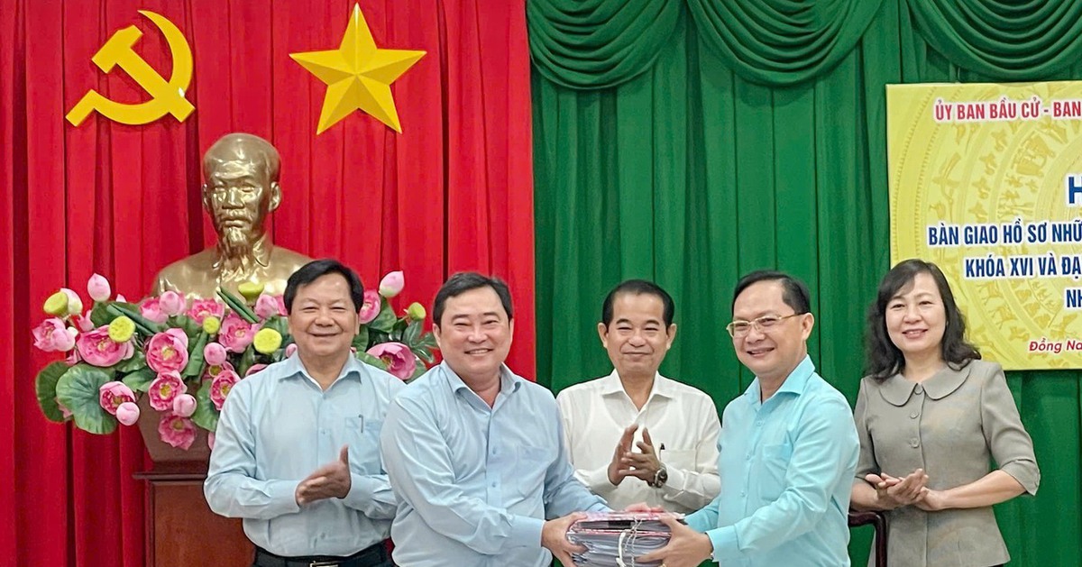 Đồng Nai bàn giao hồ sơ người ứng cử đại biểu Quốc hội và HĐND để Mặt trận hiệp thương