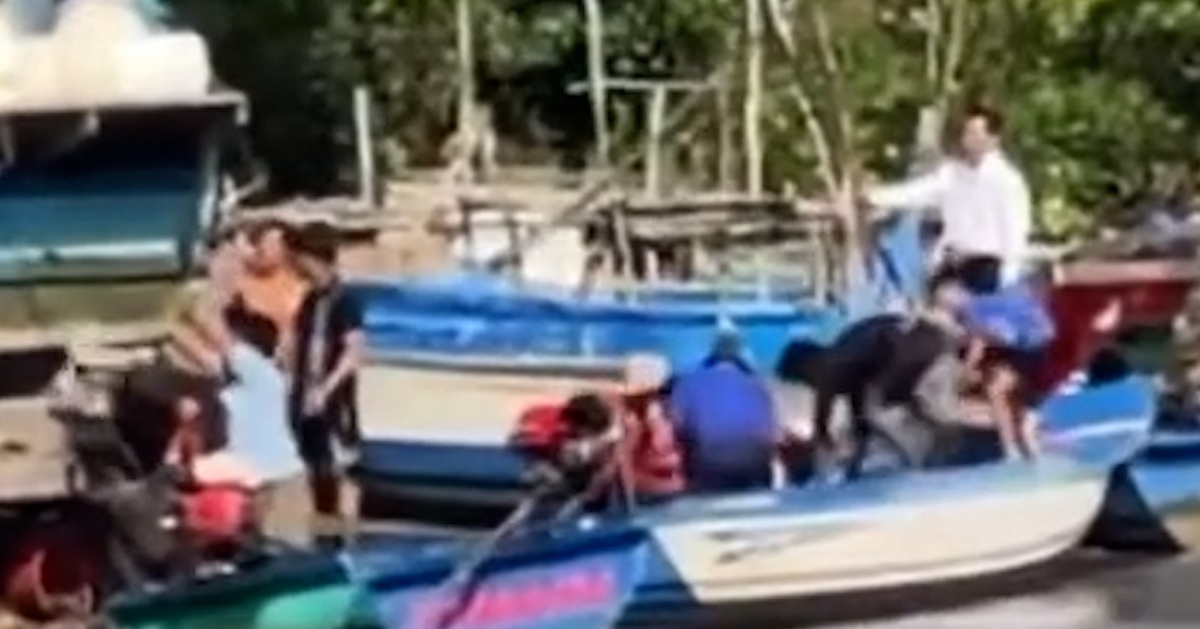 Ghe trên bờ lật đè một người tử vong