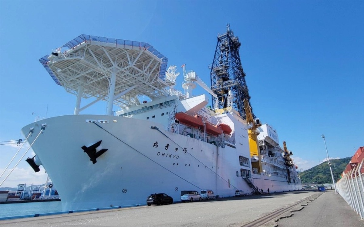 Nhật Bản phát hiện đất hiếm trong trầm tích dưới đáy biển sâu 6.000m