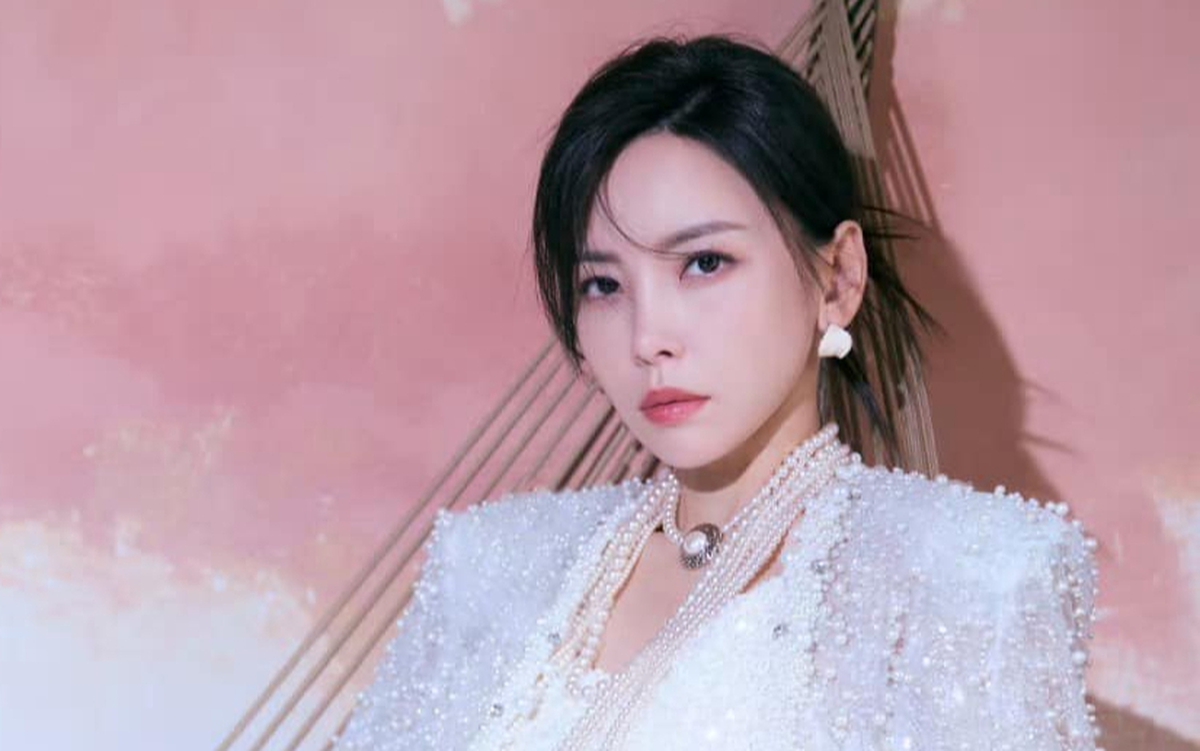 'Chị đẹp' Vu Văn Văn ngất xỉu trên sân khấu, nhập viện khẩn cấp