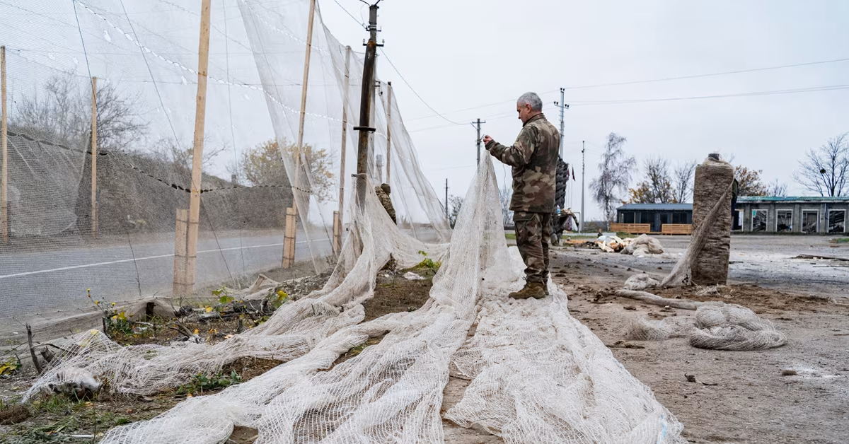 'Lá chắn' mới của người dân Ukraine đang được giăng khắp nơi: Lưới đánh cá