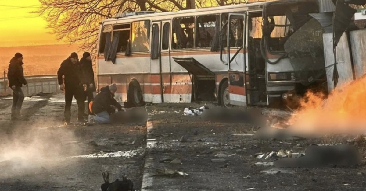 Ukraine tố Nga phóng drone vào xe buýt làm 12 thợ mỏ thiệt mạng