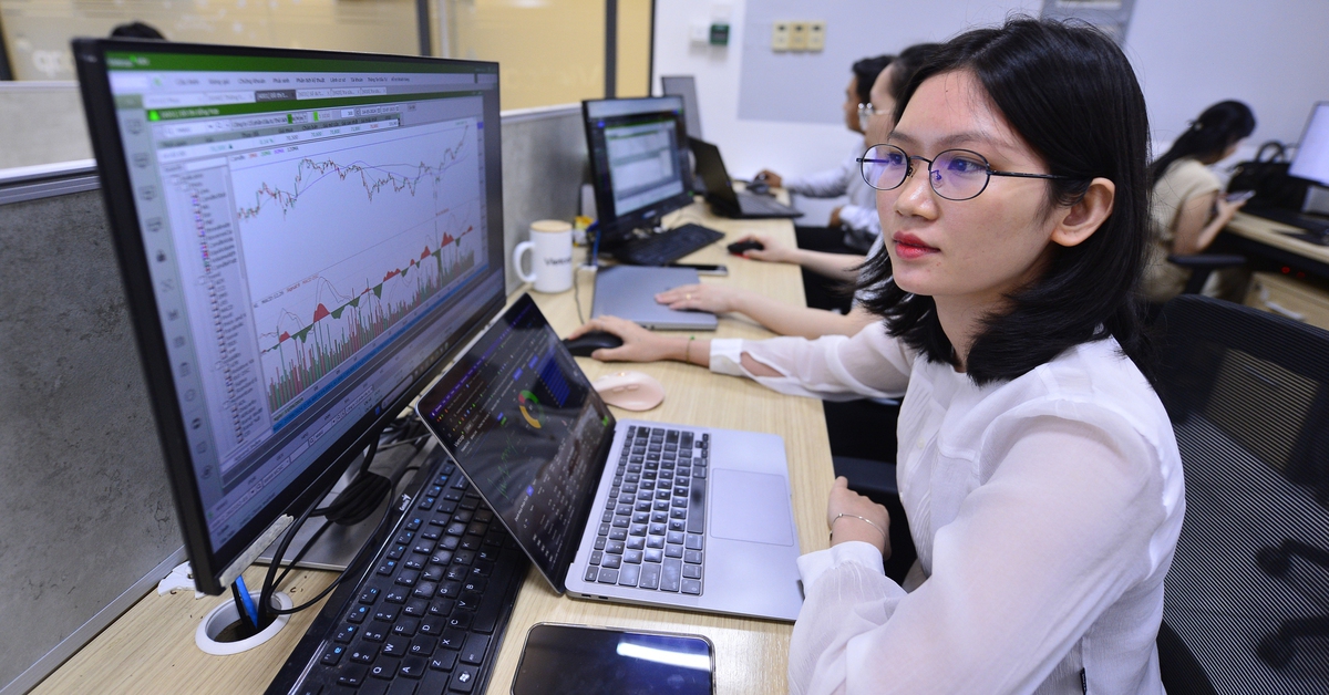 Chứng khoán tuần mới: VN-Index bật lại trước Tết, có nên giải ngân?