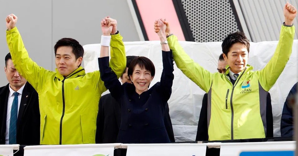 Bà Takaichi được người ủng hộ bắt tay mạnh đến mức bị sưng, phải hủy lịch lên TV