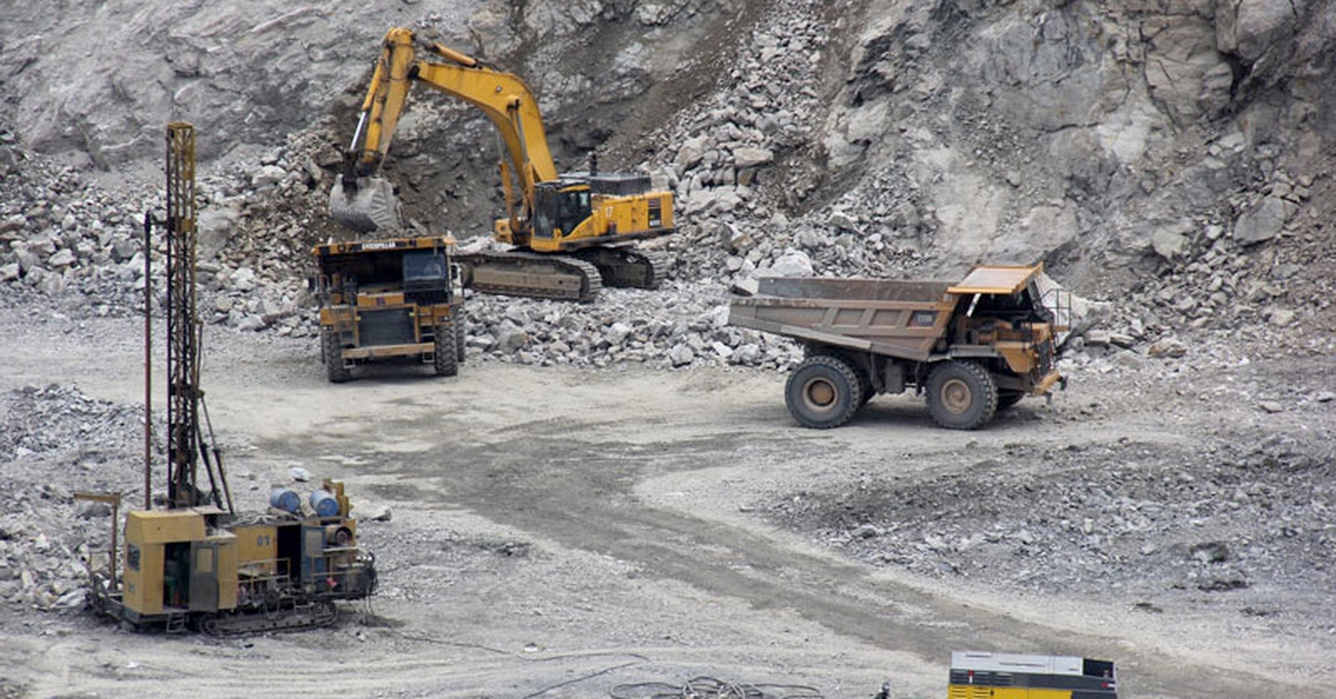 Hưởng lợi giá vàng, bạc, doanh nghiệp khoáng sản 'ăn nên làm ra'