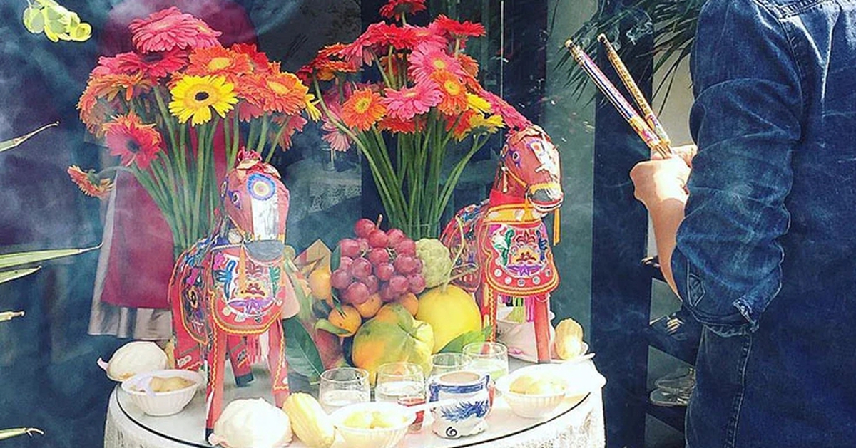 Gợi ý văn khấn cúng khai trương đầu năm Bính Ngọ 2026