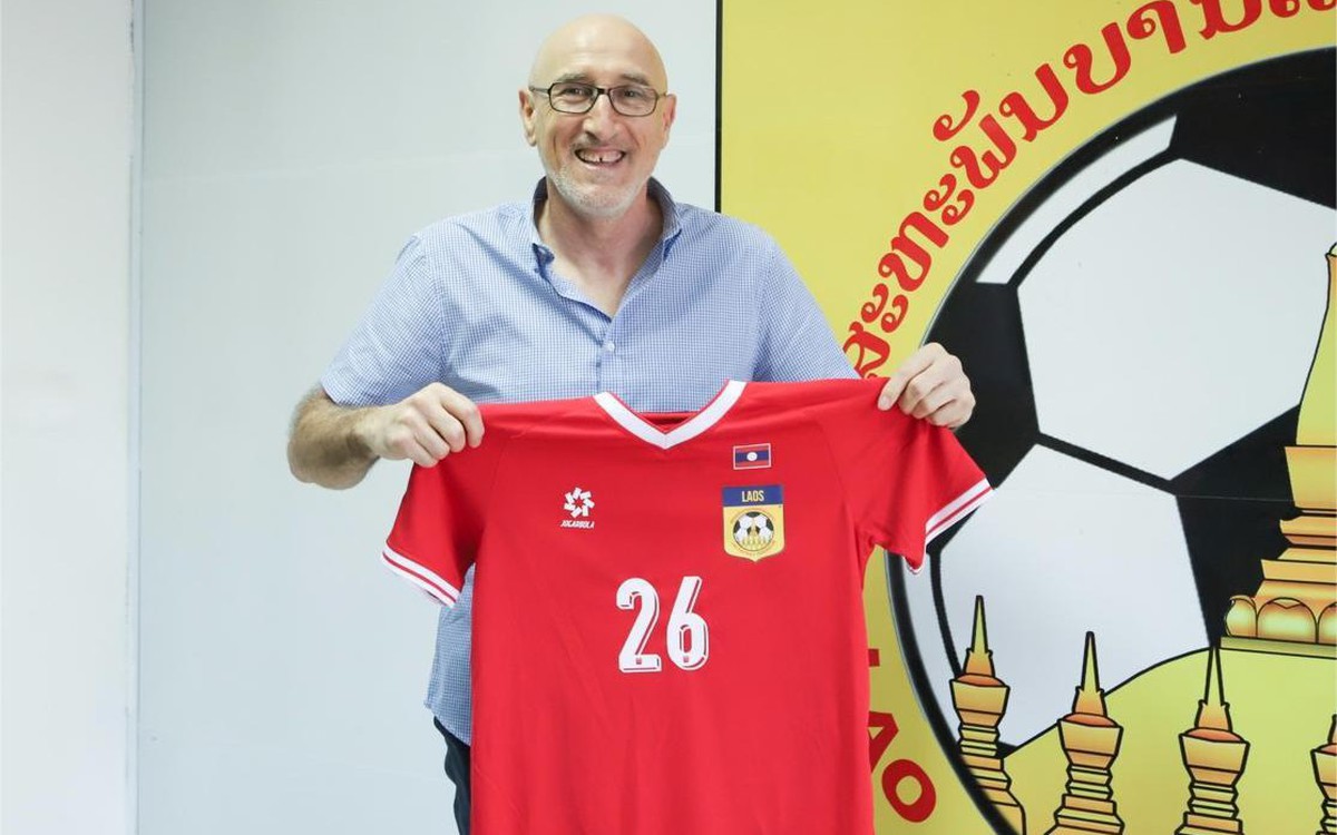 Tuyển Lào thuê thầy châu Âu về thay HLV Hàn