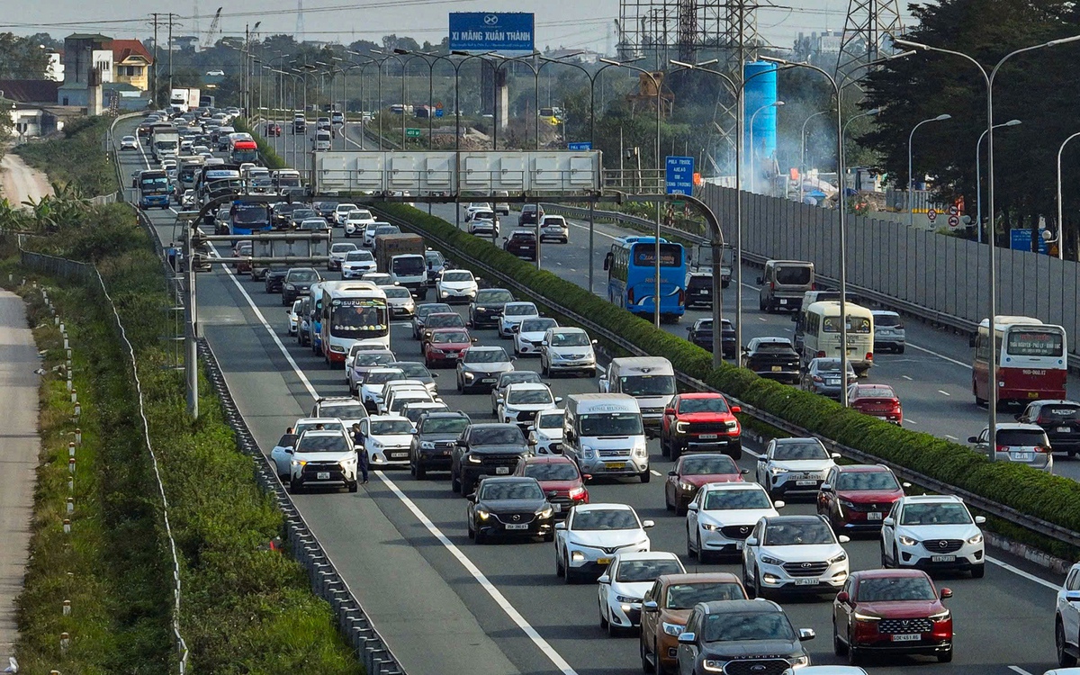 Mùng 4 Tết: Xử lý 8.241 tài xế vi phạm; Hà Nội bắt đầu ùn tắc ở cửa ngõ