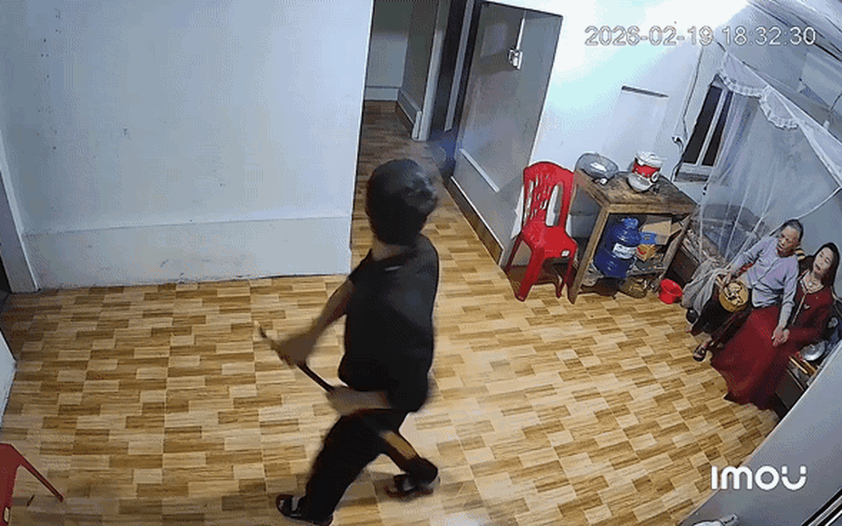 Người đàn ông dùng cần câu cá đánh mẹ, chị gái tới tấp