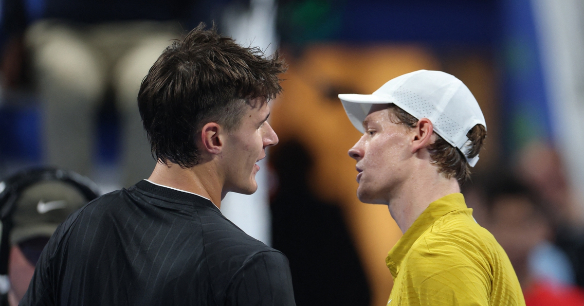 Jannik Sinner bị loại 'sốc' tại tứ kết Giải Qatar mở rộng