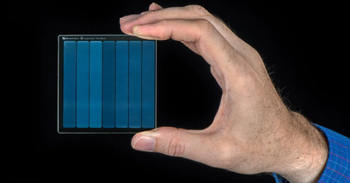 Ổ cứng sắp lỗi thời? Microsoft tạo 'ổ lưu trữ' bằng kính 10.000 năm không hỏng