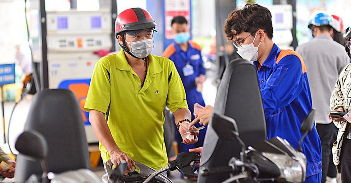 Đồng loạt giảm giá xăng, tăng giá dầu từ 15h chiều 20-2