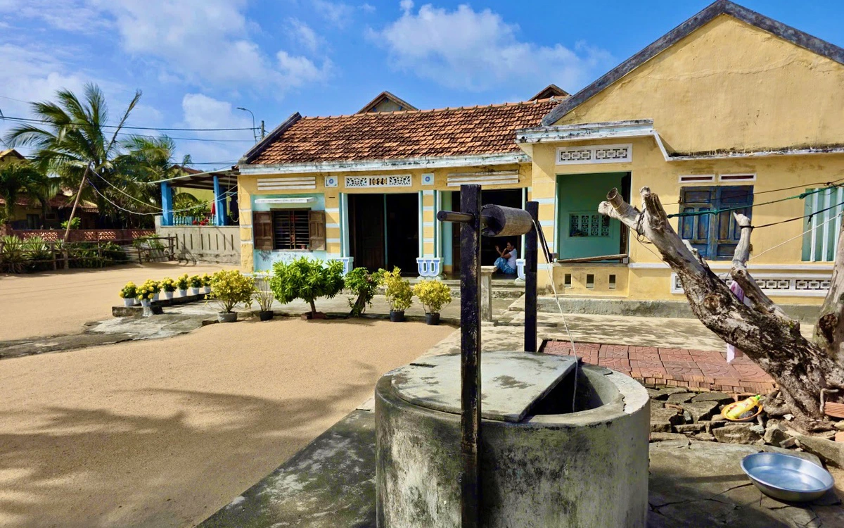 Giữ nét nhà cũ, làng Lò ven biển hút khách du lịch dịp Tết