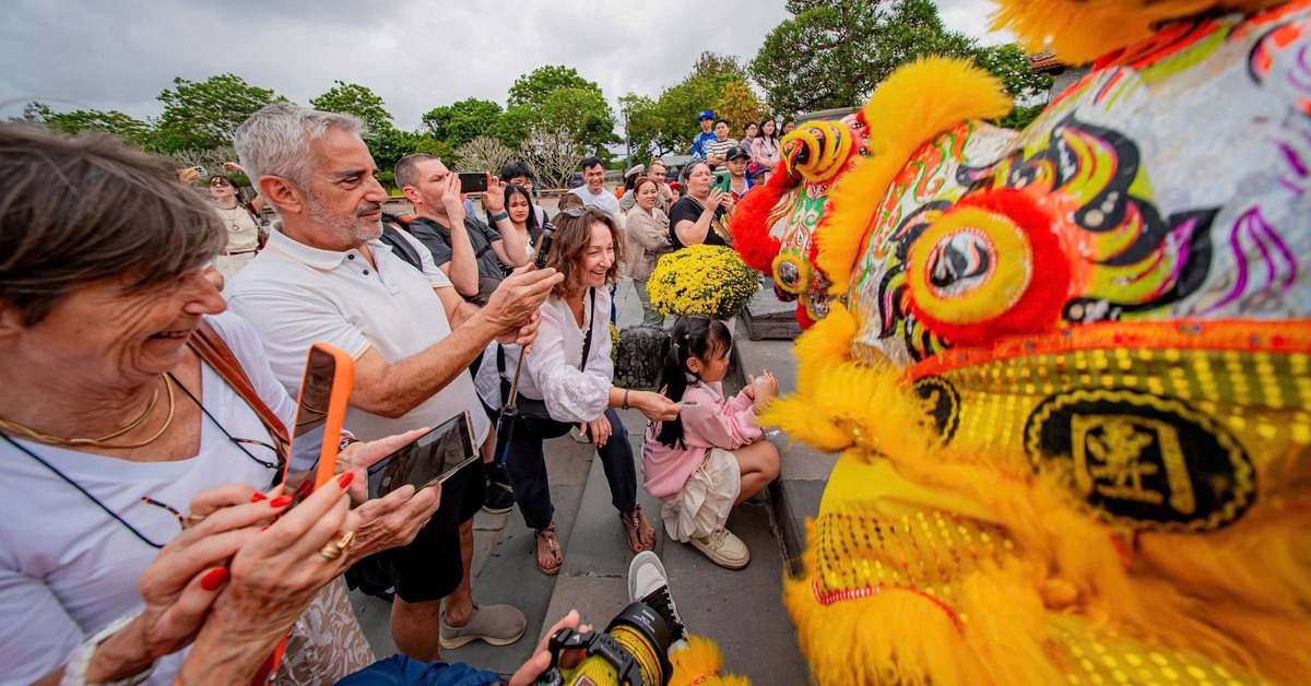 TP Huế thắng đậm mùa du lịch Tết, nhiều khách sạn 'cháy phòng' ngày mùng 5