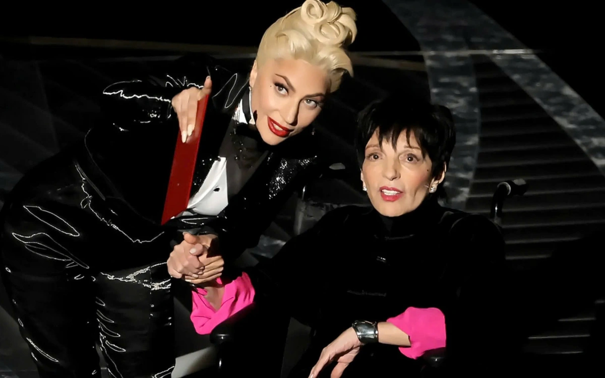 Liza Minnelli cáo buộc Oscar ép bà dùng xe lăn trao giải cùng Lady Gaga