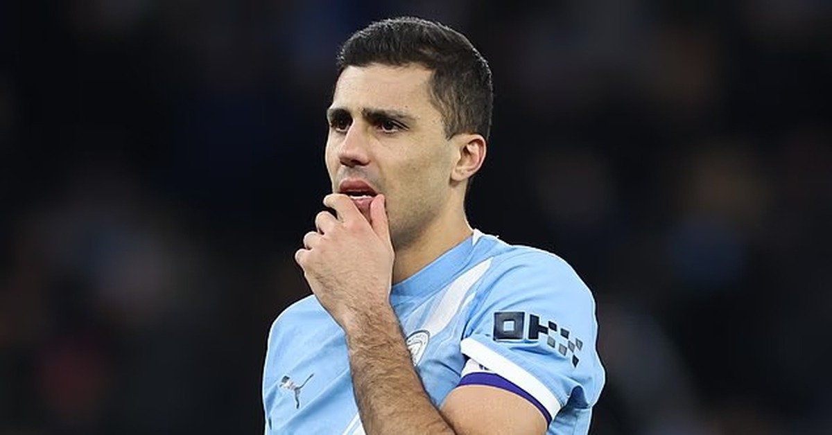 HLV Pep Guardiola: Man City sai lầm khi để Rodri trở lại thi đấu