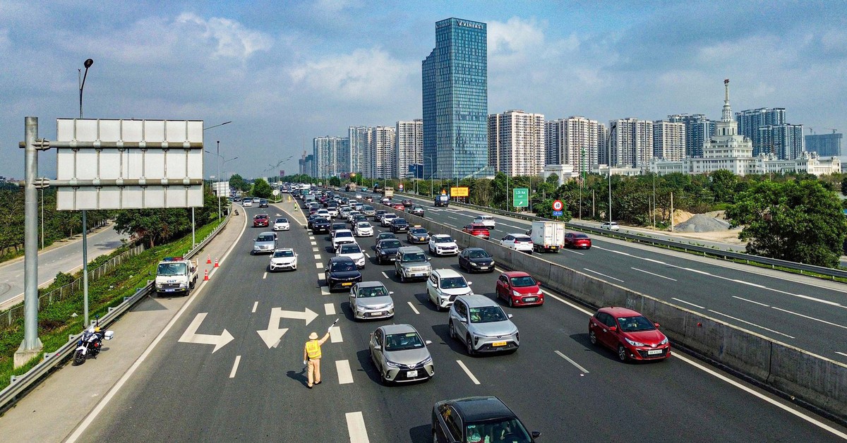 Thủ tướng yêu cầu không để xảy ra ùn tắc kéo dài trên các tuyến vào trung tâm Hà Nội và TP.HCM