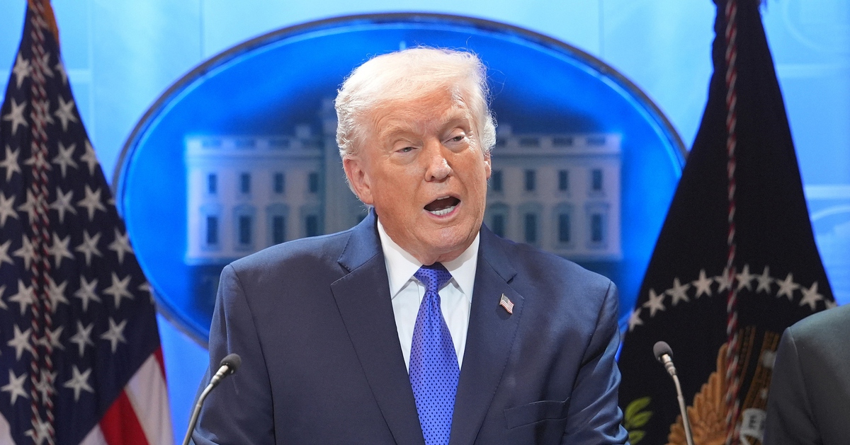 Ông Trump tuyên bố gửi tàu bệnh viện tới Greenland